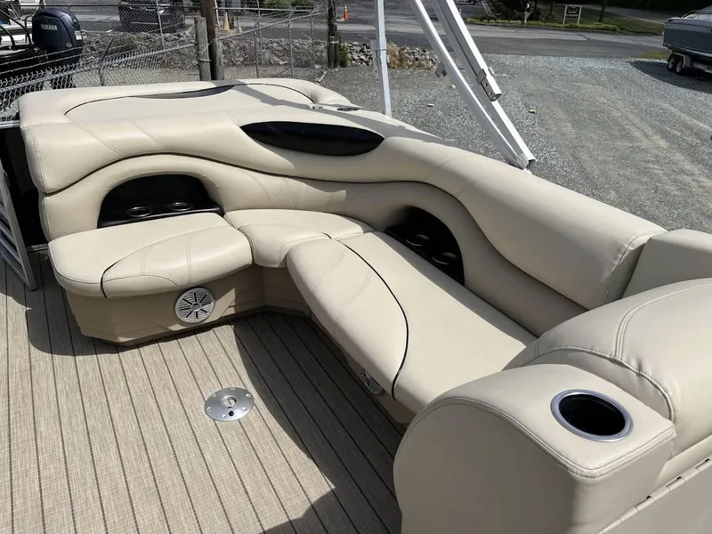 Slide: The Image of Luxurious seating on 2018 Sylvan Mirage 8522 Cruise Port pontoon boat. - 7