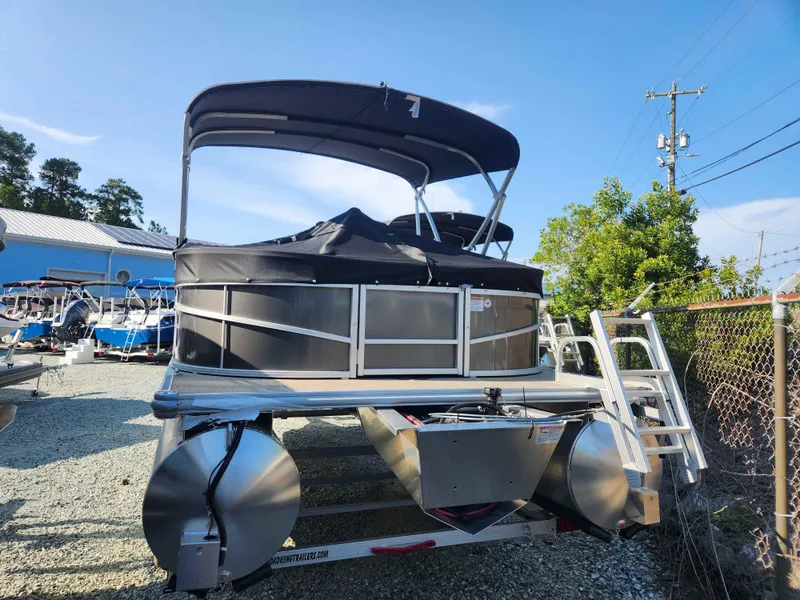 Slide: The Image of SunChaser 822 LZ 2023 - 3