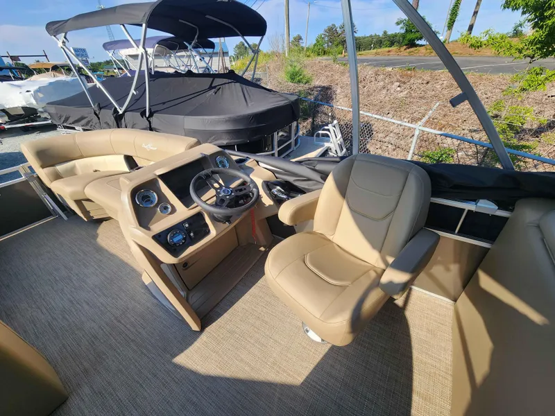 Slide: The Image of SunChaser 822 LZ 2023 - 6