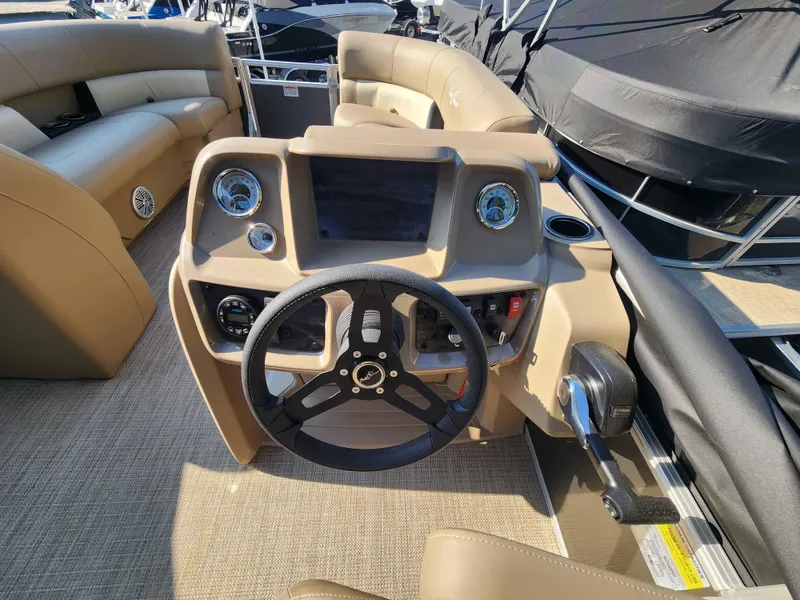 Slide: The Image of SunChaser 822 LZ 2023 - 7