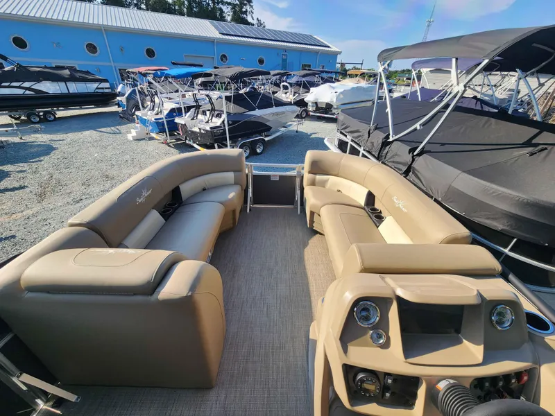 Slide: The Image of SunChaser 822 LZ 2023 - 8