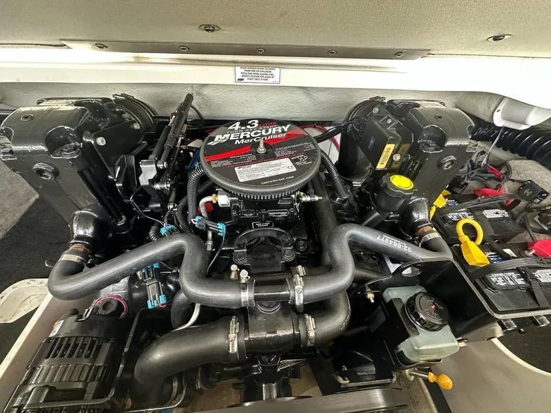 Slide: The Image of Crownline Boats 185 SS 2009 - 18