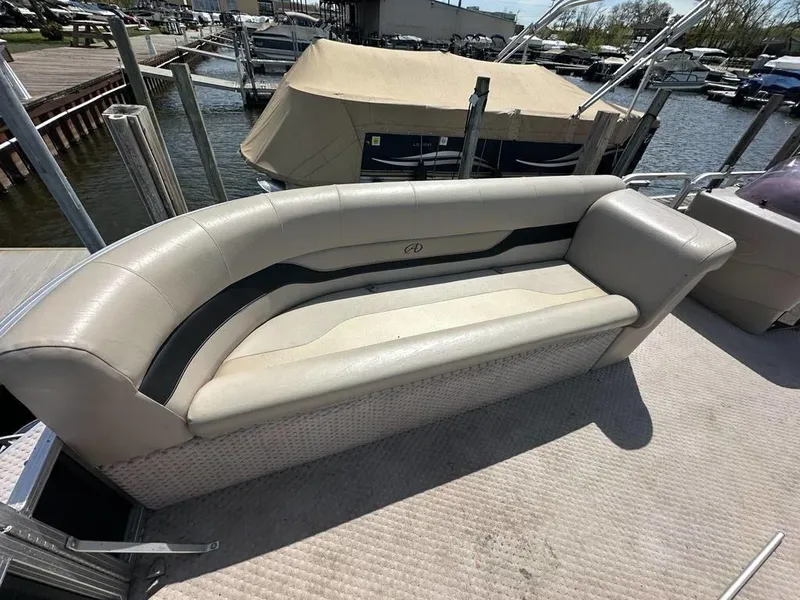 Slide: The Image of Avalon LS 2300 2011 - 3