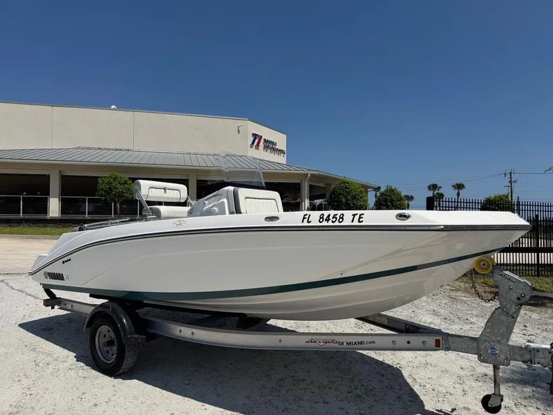 Slide: The Image of Yamaha 195 FSH Deluxe 2022 - 2