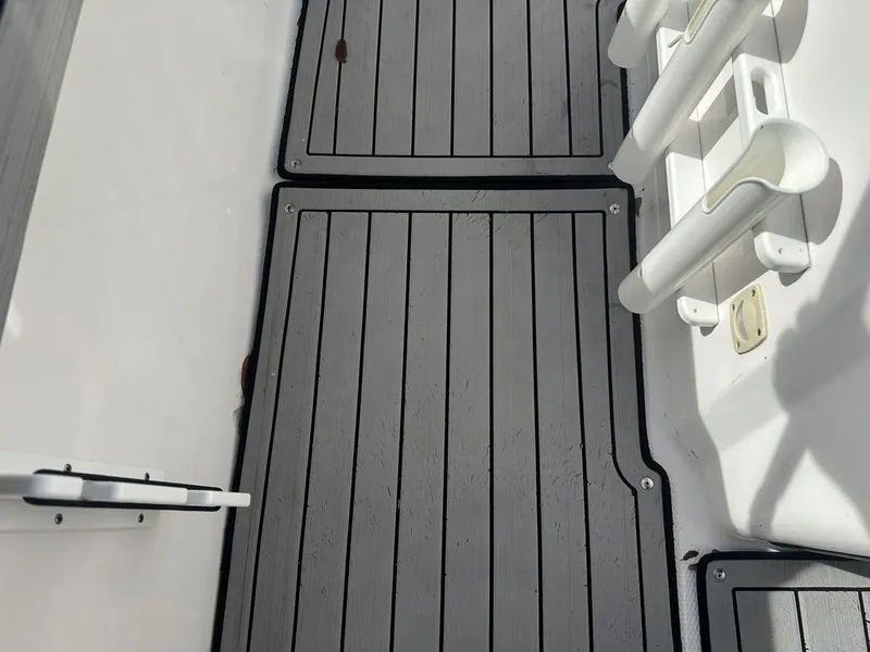 Slide: The Image of Yamaha 195 FSH Deluxe 2022 - 24