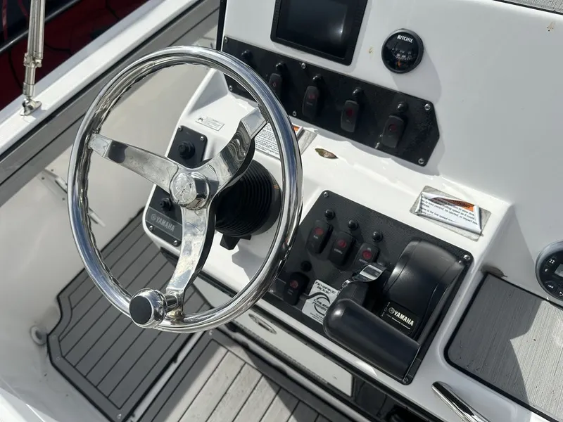 Slide: The Image of Yamaha 195 FSH Deluxe 2022 - 30