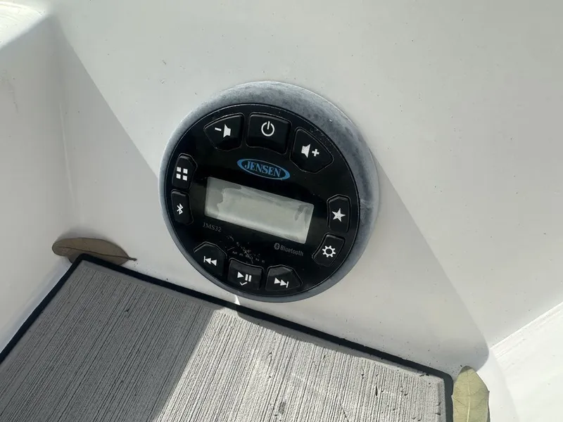 Slide: The Image of Yamaha 195 FSH Deluxe 2022 - 32