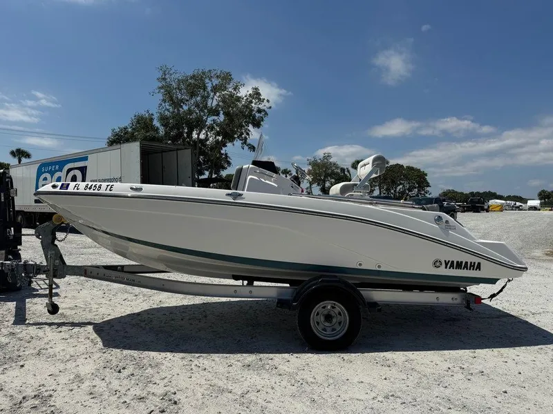 Slide: The Image of Yamaha 195 FSH Deluxe 2022 - 6