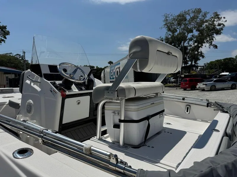 Slide: The Image of Yamaha 195 FSH Deluxe 2022 - 8