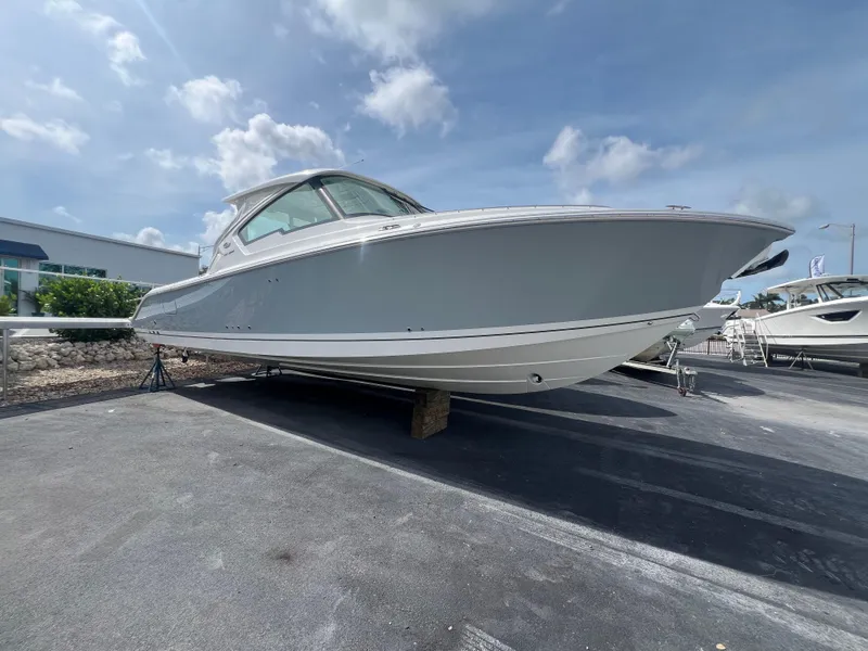 Slide: The Image of 2025 Pursuit 326 Dc - Image 1 - 1