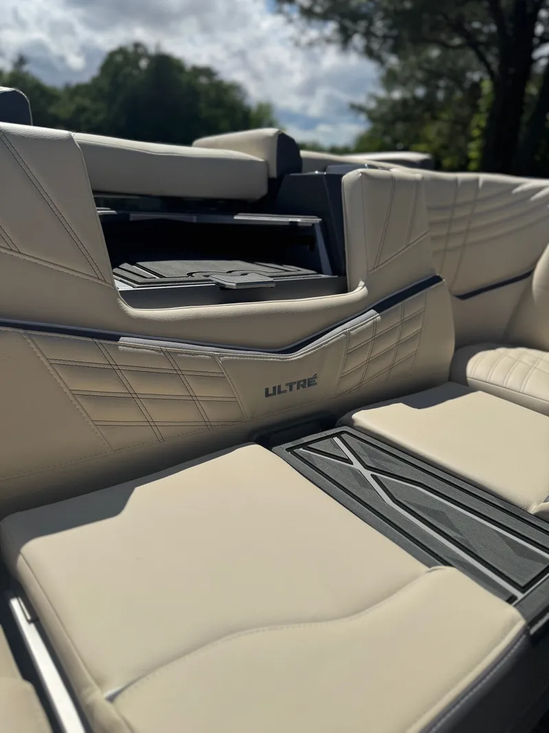 Slide: The Image of Tigé Ultré 25ZX 2025 - 13