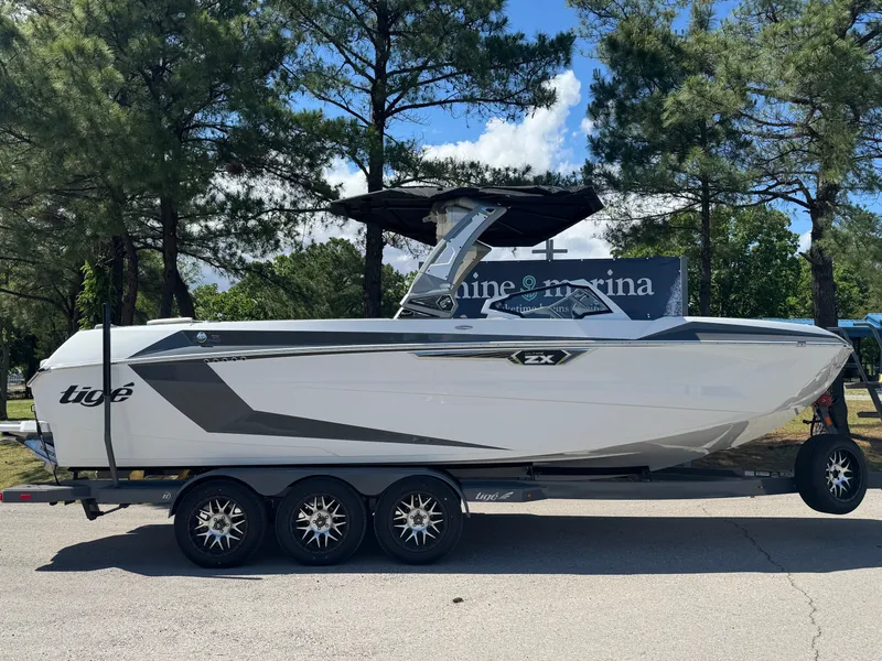 Slide: The Image of Tigé Ultré 25ZX 2025 - 2