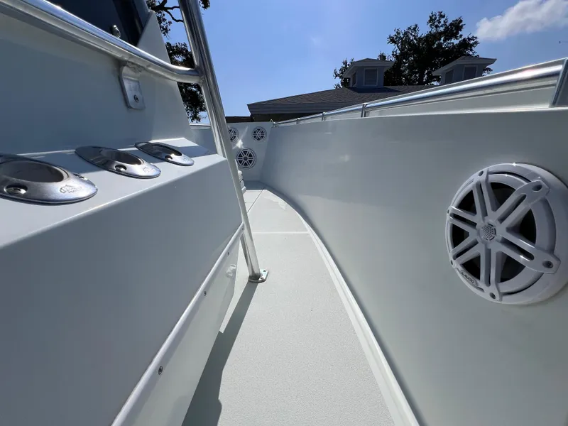Slide: The Image of Contender 21 Open boat deck with speakers, 2014 Yamaha 250 engine, 82 hours, 2003 model. - 29