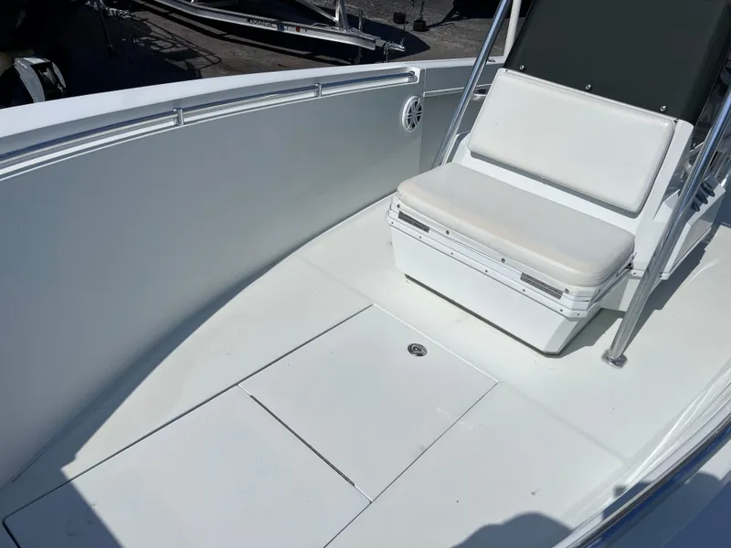 Slide: The Image of Contender 21 Open boat interior with seating, 2003 model, featuring 2014 Yamaha 250 engine. - 33