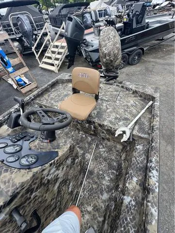 Slide: The Image of Excel 1960 Stalker - 90 HP 2025 - 6