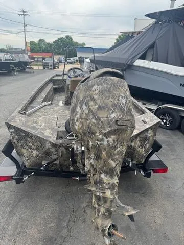 Slide: The Image of Excel 1960 Stalker - 90 HP 2025 - 9