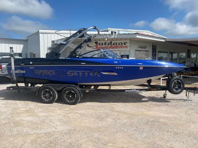 Slide: The Image of Malibu Wakesetter 22 MXZ 2012 - 1