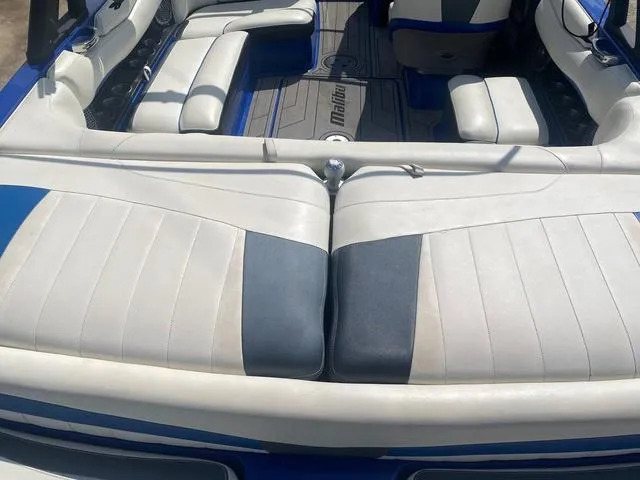 Slide: The Image of Malibu Wakesetter 22 MXZ 2012 - 12