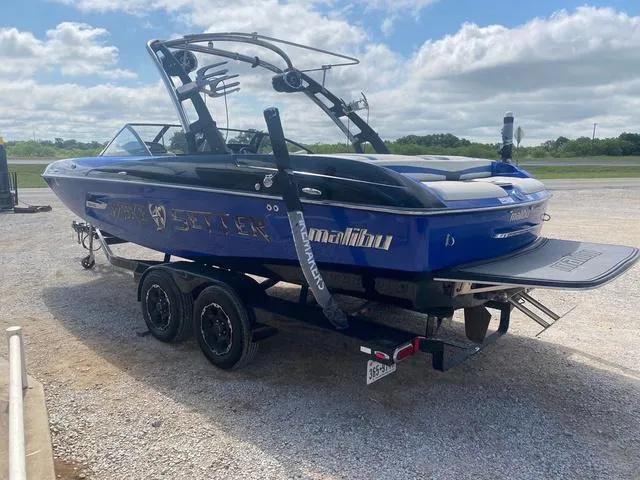 Slide: The Image of Malibu Wakesetter 22 MXZ 2012 - 8