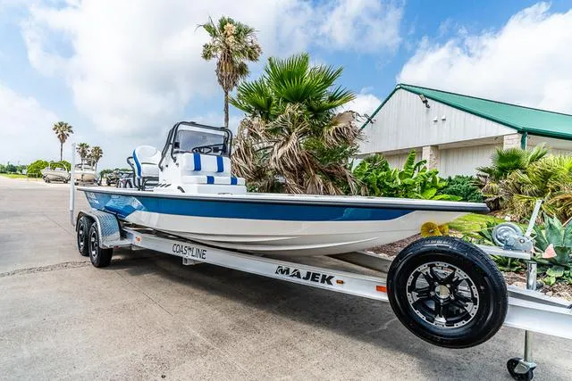 Slide: The Image of Majek 22 XTREME 2025 - 2