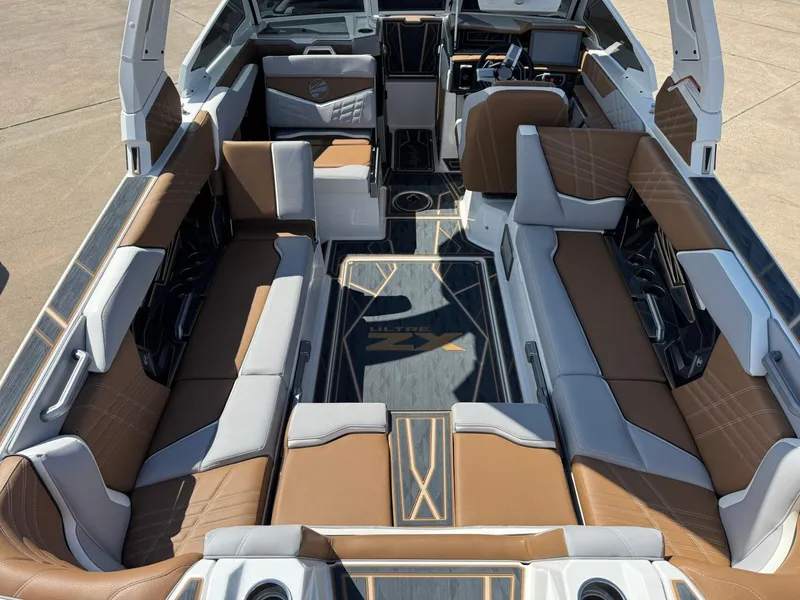 Slide: The Image of Tigé 25ZX Ultre' 2024 - 10