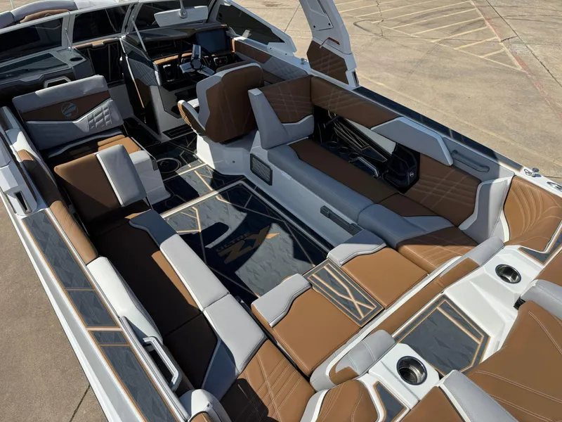 Slide: The Image of Tigé 25ZX Ultre' 2024 - 11