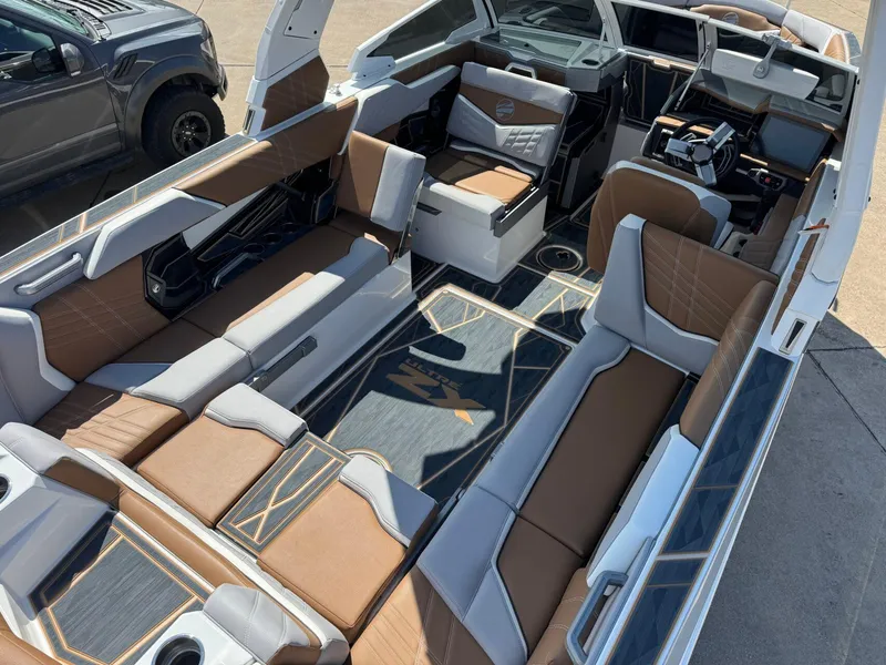 Slide: The Image of Tigé 25ZX Ultre' 2024 - 12