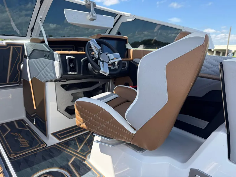 Slide: The Image of Tigé 25ZX Ultre' 2024 - 17