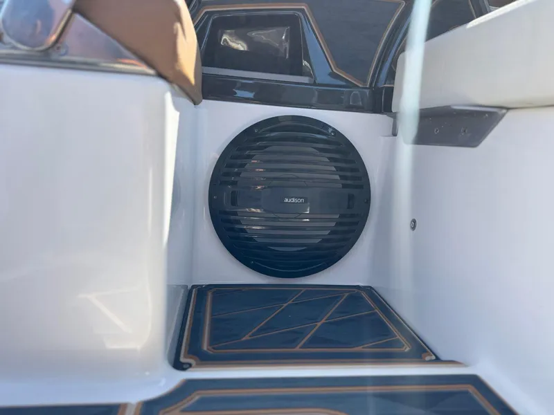 Slide: The Image of Tigé 25ZX Ultre' 2024 - 28