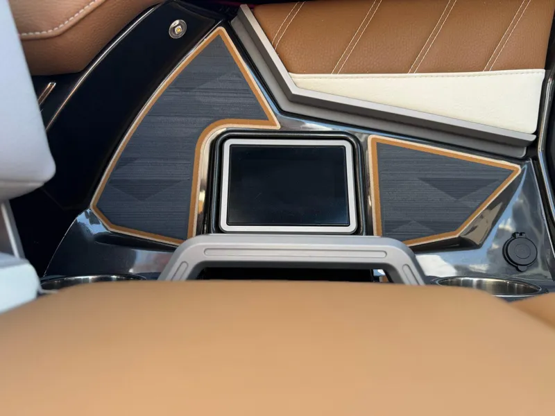 Slide: The Image of Tigé 25ZX Ultre' 2024 - 30