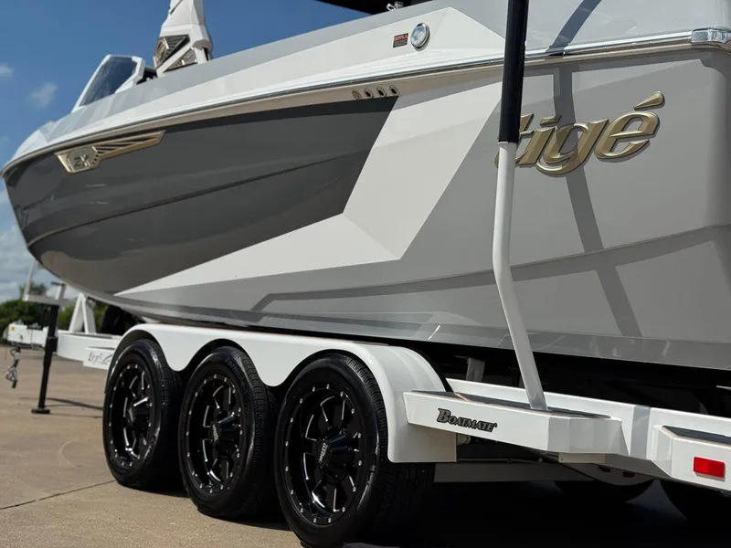 Slide: The Image of Tigé 25ZX Ultre' 2024 - 4