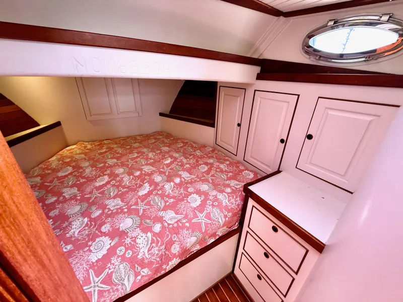 Slide: The Image of Cozy cabin interior of 2006 Mast & Mallet Thomas Point 40 with floral bedding. - 32