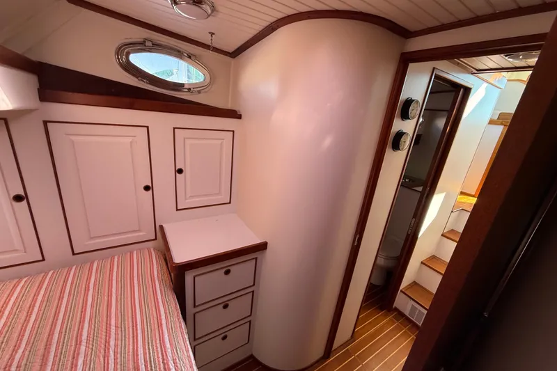 Slide: The Image of Interior of 2006 Mast & Mallet Thomas Point 40 boat, featuring cozy cabin and wooden accents. - 36