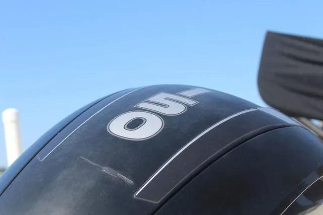 Slide: The Image of Bayliner 210 Deck Boat 2018 - 10