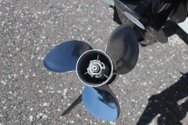 Slide: The Image of Bayliner 210 Deck Boat 2018 - 13