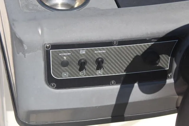 Slide: The Image of Bayliner 210 Deck Boat 2018 - 22