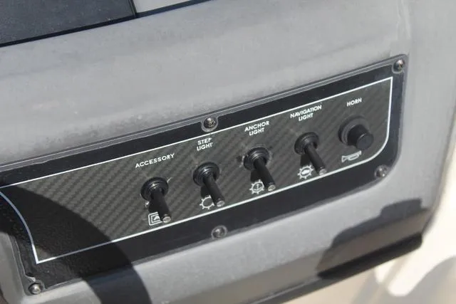 Slide: The Image of Bayliner 210 Deck Boat 2018 - 23