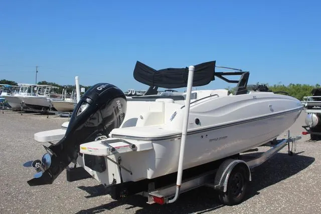 Slide: The Image of Bayliner 210 Deck Boat 2018 - 4