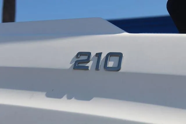 Slide: The Image of Bayliner 210 Deck Boat 2018 - 9