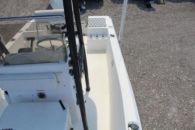 Slide: The Image of Sea Pro 170 Center Console 2002 - 17