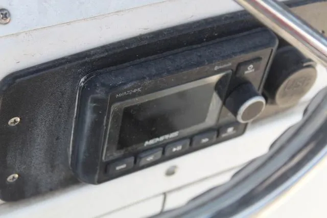 Slide: The Image of Sea Pro 170 Center Console 2002 - 23