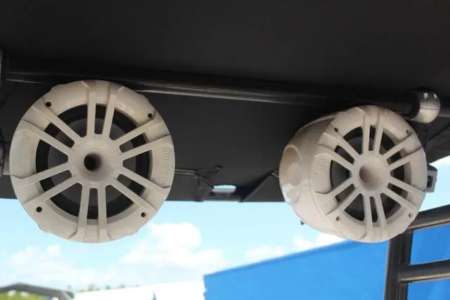 Slide: The Image of Sea Pro 170 Center Console 2002 - 24