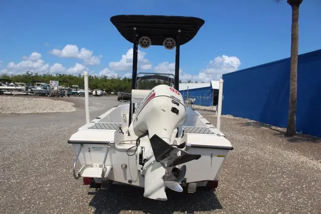 Slide: The Image of Sea Pro 170 Center Console 2002 - 5