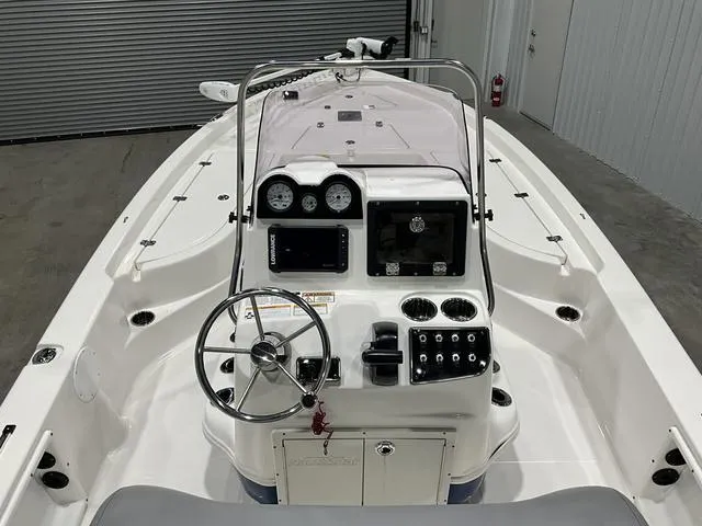 Slide: The Image of NauticStar 215 XTS SB 2021 - 10