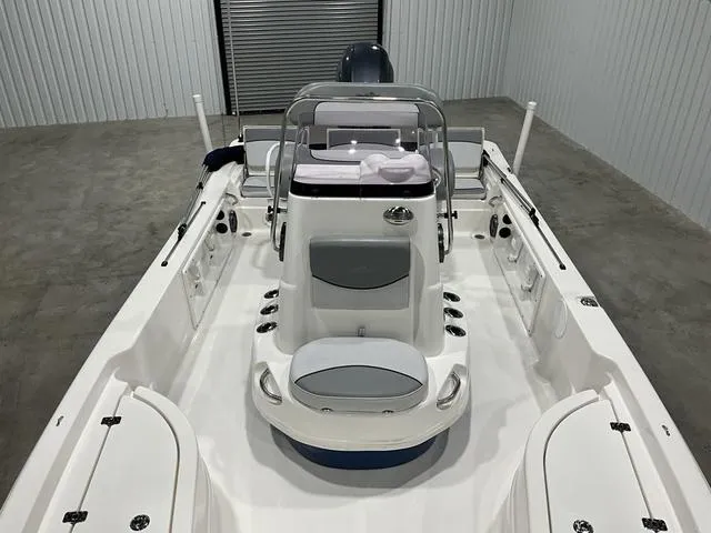 Slide: The Image of NauticStar 215 XTS SB 2021 - 13