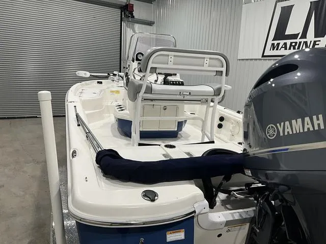 Slide: The Image of NauticStar 215 XTS SB 2021 - 15