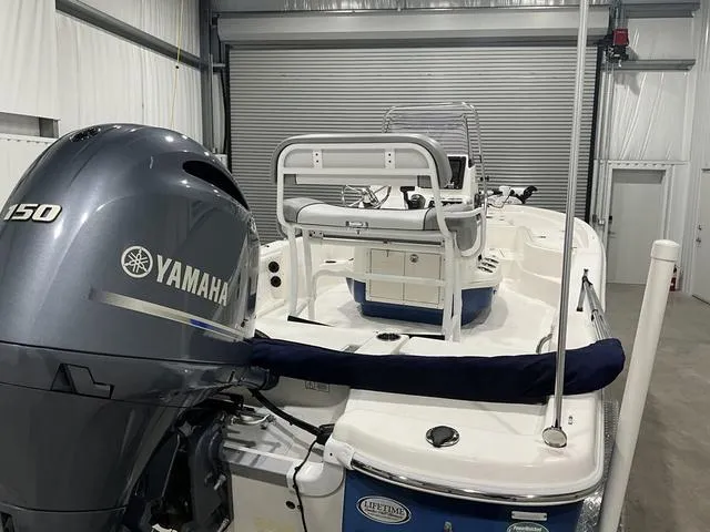 Slide: The Image of NauticStar 215 XTS SB 2021 - 16