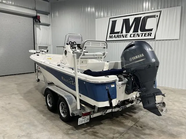 Slide: The Image of NauticStar 215 XTS SB 2021 - 6
