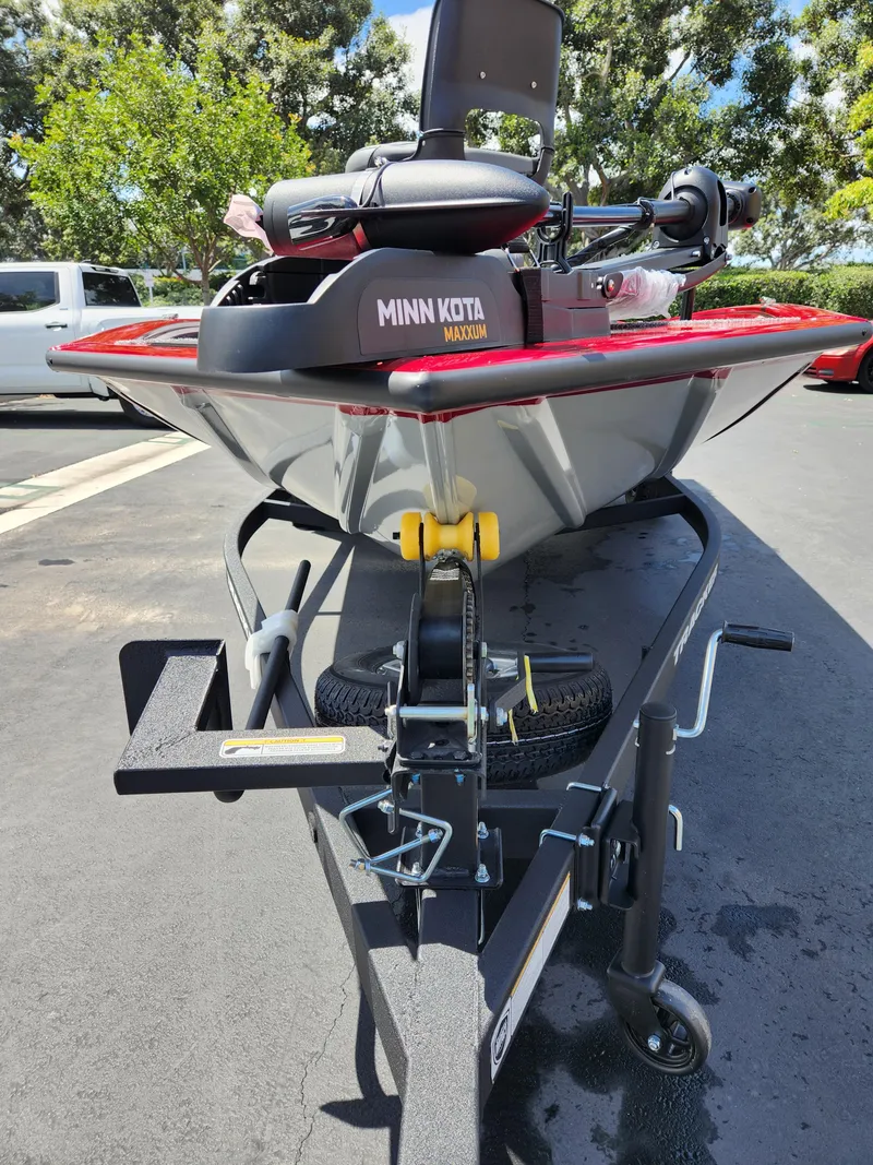 Slide: The Image of 2025 Tracker Pro Team 195 Tournament Edition boat with Minn Kota motor on trailer. - 3