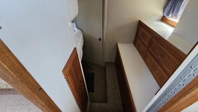 Slide: The Image of Carver 32 Aft Cabin 1990 - 24